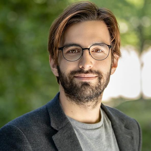 Connected Investor Daniel Sortica
