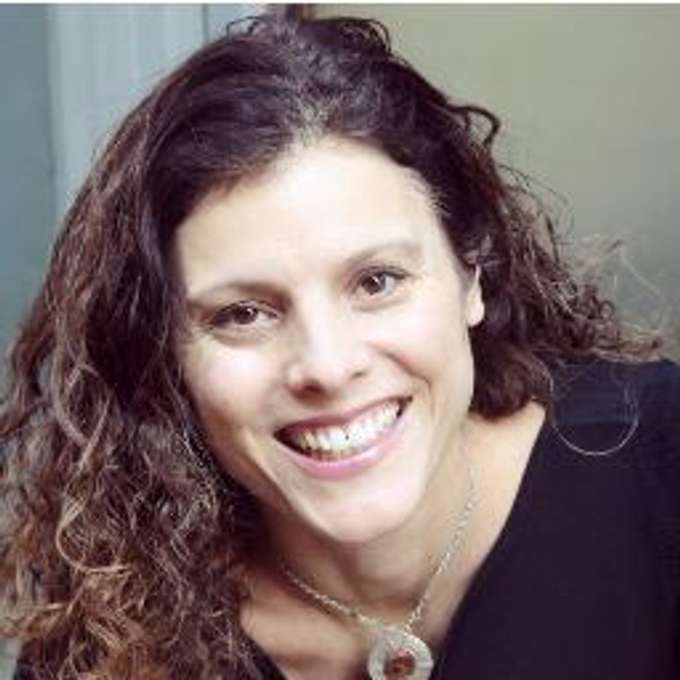 Connected Investor Nicole Glaros